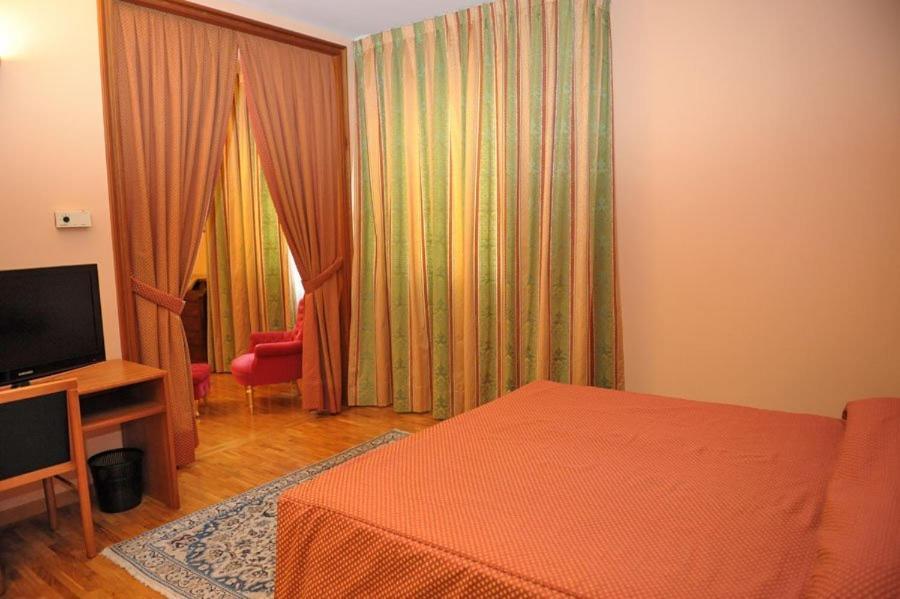 Hotel Svevo Gioia Del Colle Bilik gambar